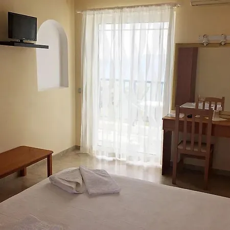 Golden Sun Hotel Finikounta