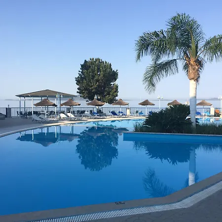 Golden Sun Hotel Finikounta