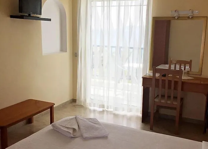 Golden Sun Hotell Finikounta